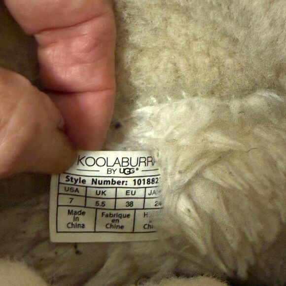 Kookaburra by Ugg Sulana Olive Night Suede Sheepskin Short boot. Size 7. - Picture 8 of 8